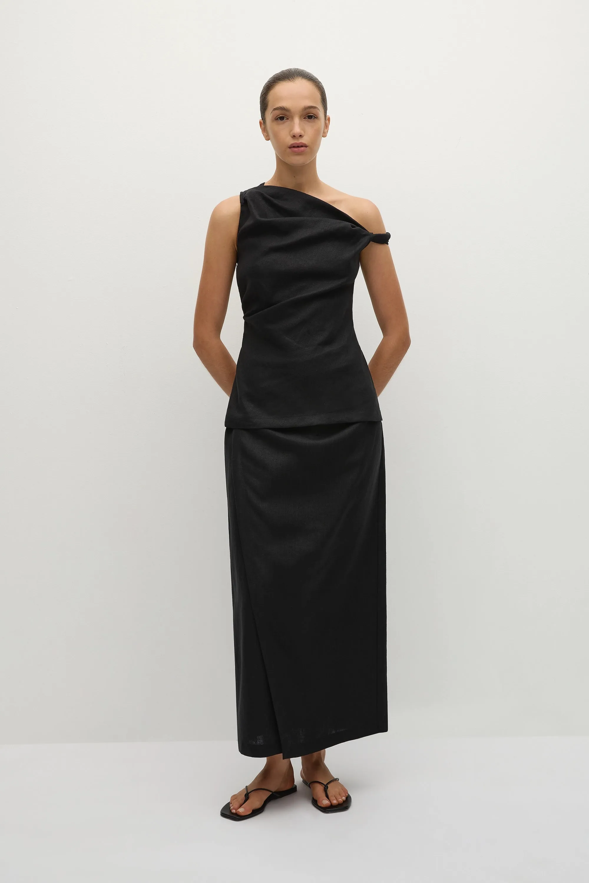 Suis Skirt Black