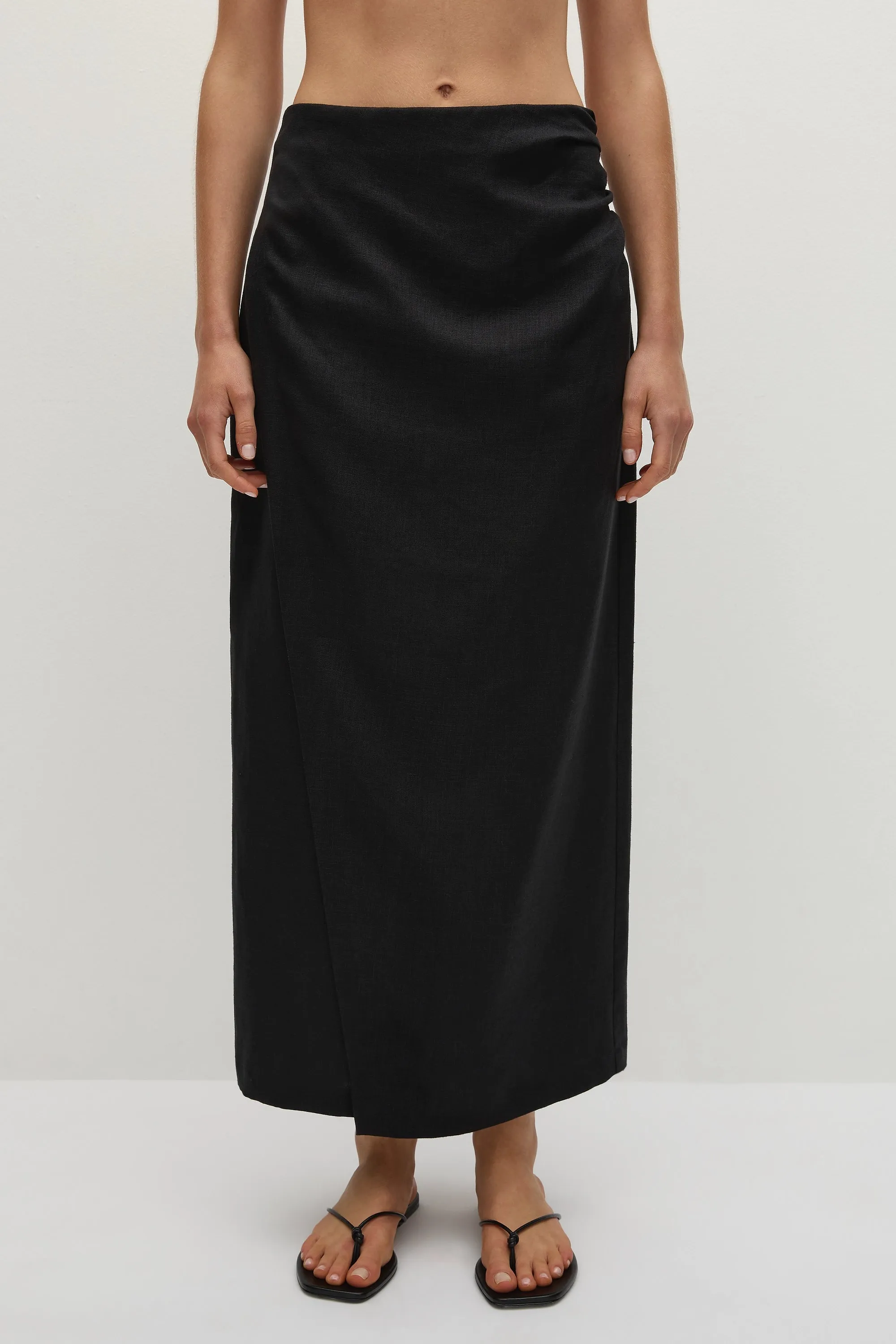 Suis Skirt Black