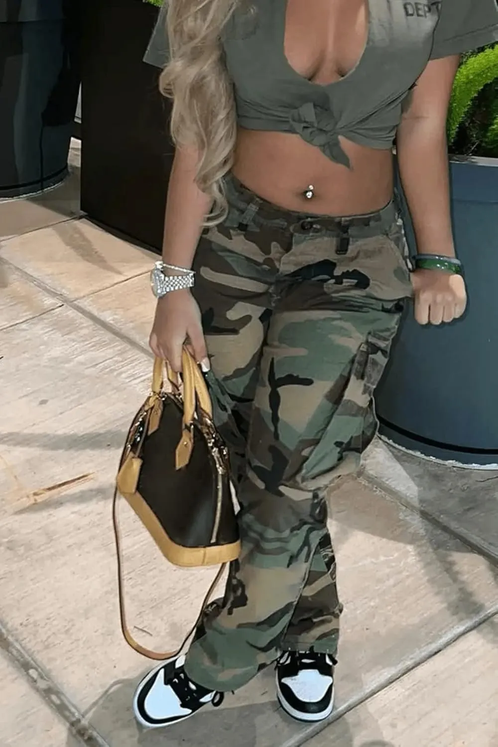 Vakkest Women's Oversized Camo Cargo Pants Jogger Trousers Workout Sweatpants Camouflage Army Fatigue with Pockets